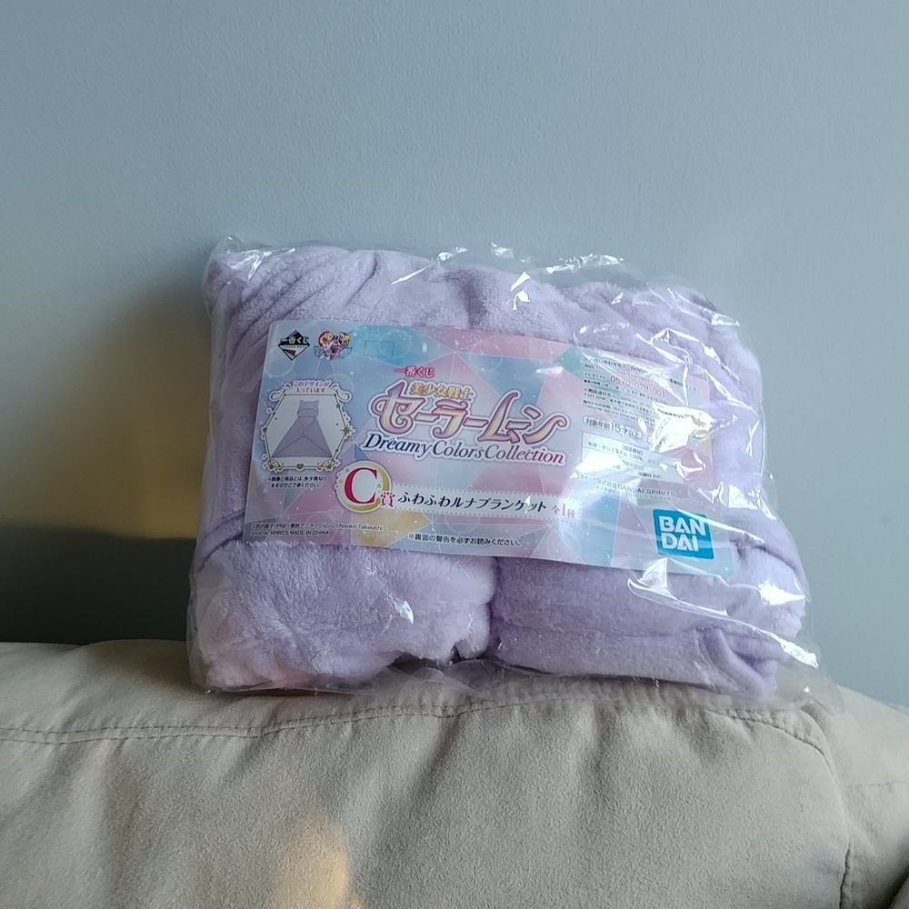 Sailor Moon Dreamy Colours Collection hooded blanket - Picture 2 of 3